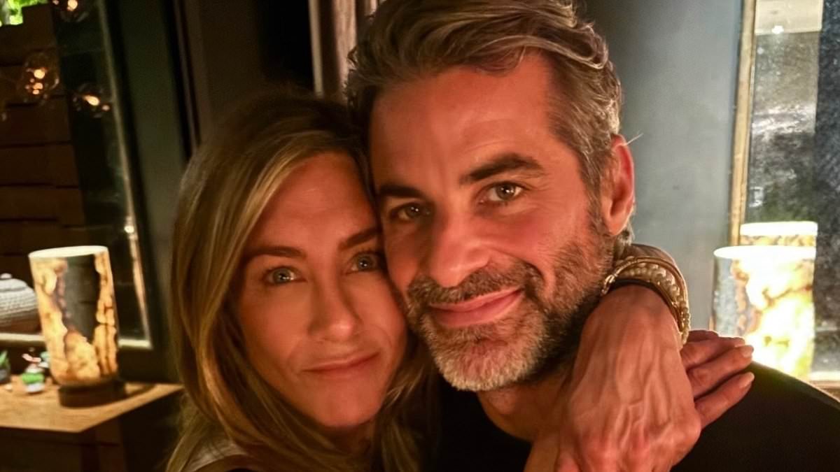 Jennifer Aniston and Jim Curtis' family plans revealed after they flaunted their romance onstage 1 bb3ffaec68bac326fbf51301a535f7b4499517dbbe97abfff907f0a8d06ed4b1