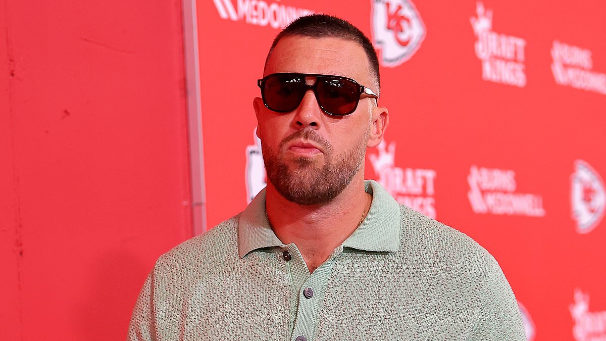 Swifties convinced Travis Kelce dropped major hint about wife Taylor Swift's next music release with gameday outfit 1 cc676cc261b96e742386f01669f14d700a7436576a369b613ef02a3bc3dbcb79
