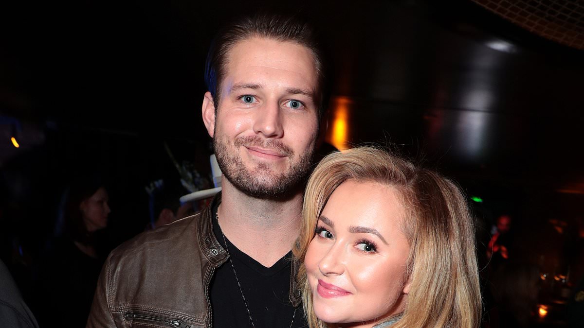 Bizarre moment Hayden Panettiere's on-off boyfriend Brian Hickerson hid barefoot under table during 2025 arrest 1 cc72929673062c48d530c4aece2106f706692bc9deee11e1a246468aaaecf907