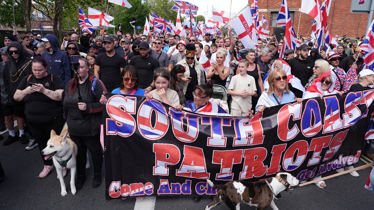 Defiant RNLI crews vow not to give in to boat demo bullies and stop wearing their badges after being branded 'traitors' 1 cc9c10a4a2841e9823c0cf8b7b0b63650ae324a35a908ff32b77a0a9d9007dae