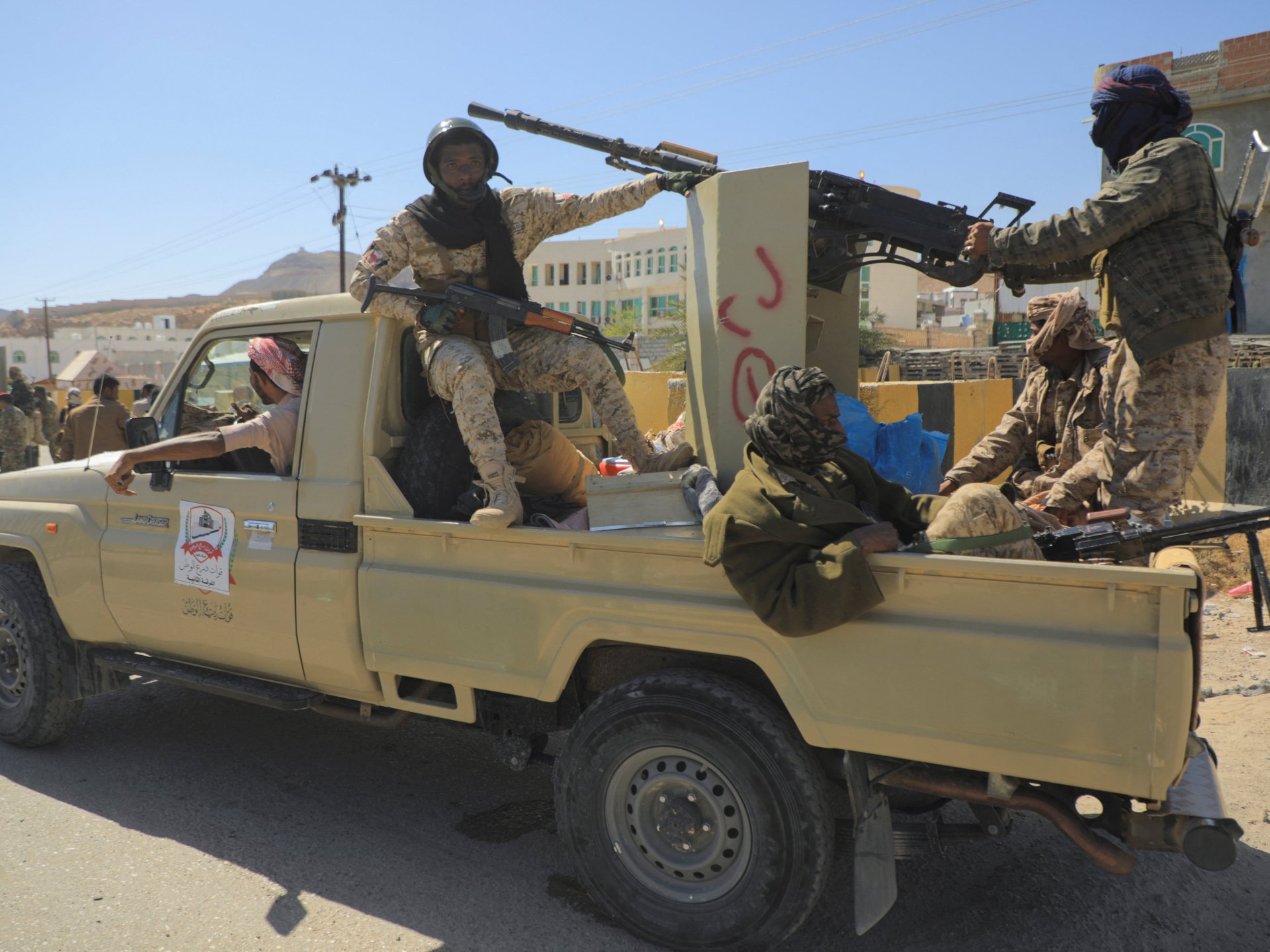 Houthi fighters clash with Yemeni government forces in country’s southwest 1 cd2048d2b411c5c5cf09931fe82ff3ace0bd9b37d01b5526a30b6c80debea179
