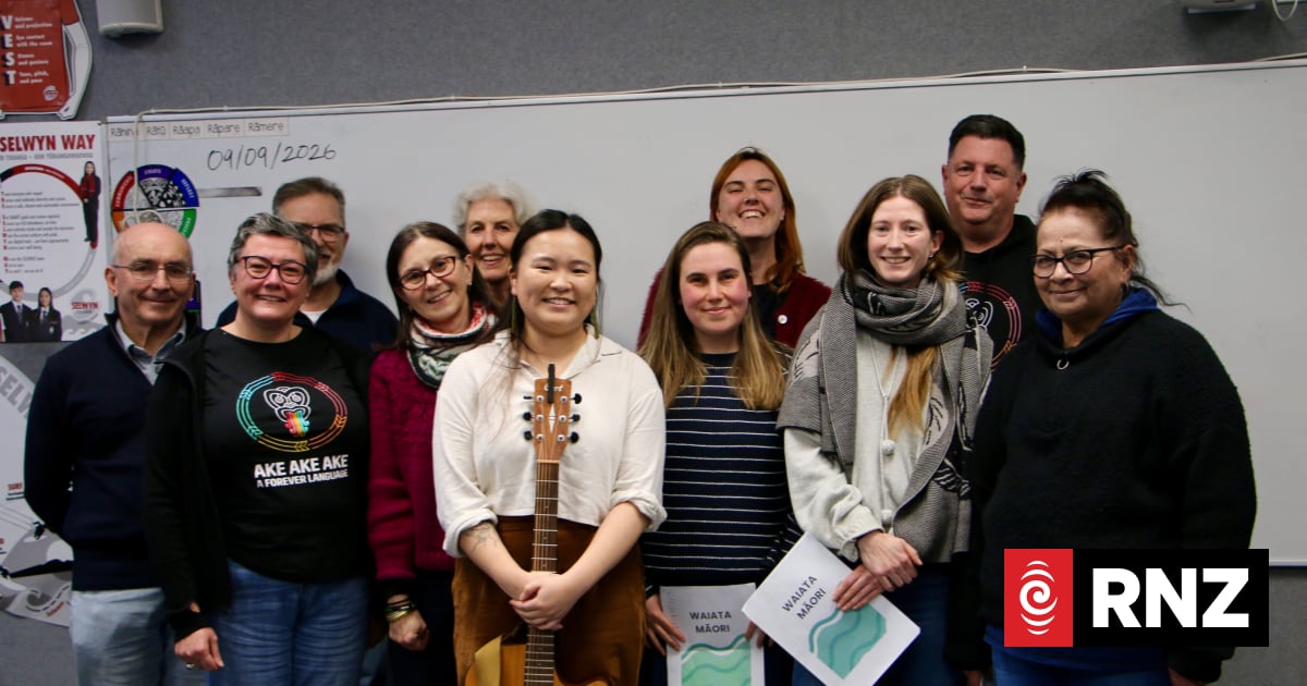 'The aroha in this room': Learning te reo Māori through waiata creates connection 1 cd9a0cbdeb8c0a8880ab87883214b26a9929111935fa97fb79f42fe792b9e7ba