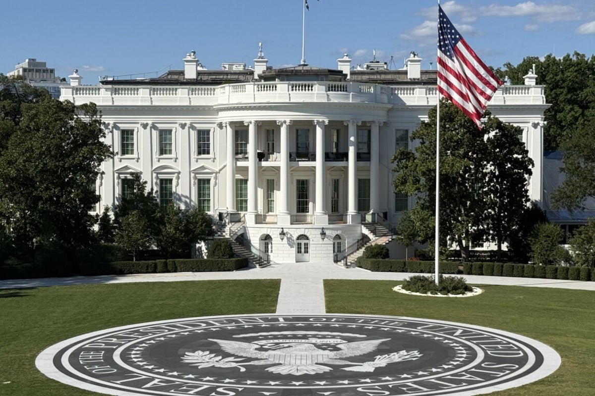 Trump boasts that he’s turning the White House into a ‘palace’ as he gushes over his new helipad 1 cf965baec646044ccb628c7040a174b303db2846578eeab802e828815154e34a