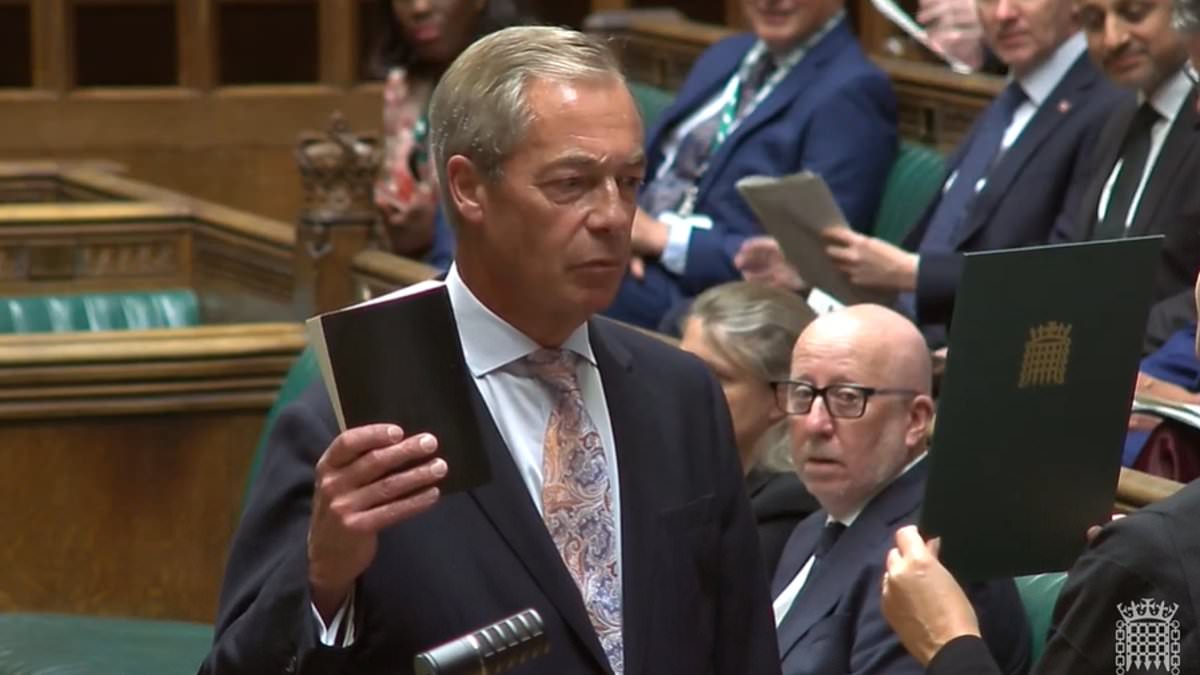 Nigel Farage is sworn back in as an MP after winning chaotic Clacton by-election 1 d71d922e61cbd6a525d323e1991e7b265b314726004b11ebb44588797ffc5ae7