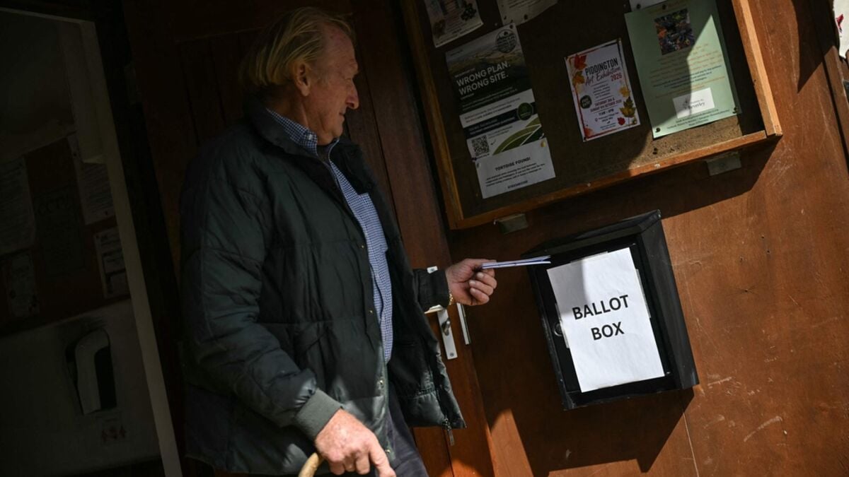 Piddington residents vote to break away from UK in protest over planned asylum centre 1 d94a1ea4c54d64dd7e05415c8d3fd4a0bfdaf59e8217ab3cca1c66fca607858f