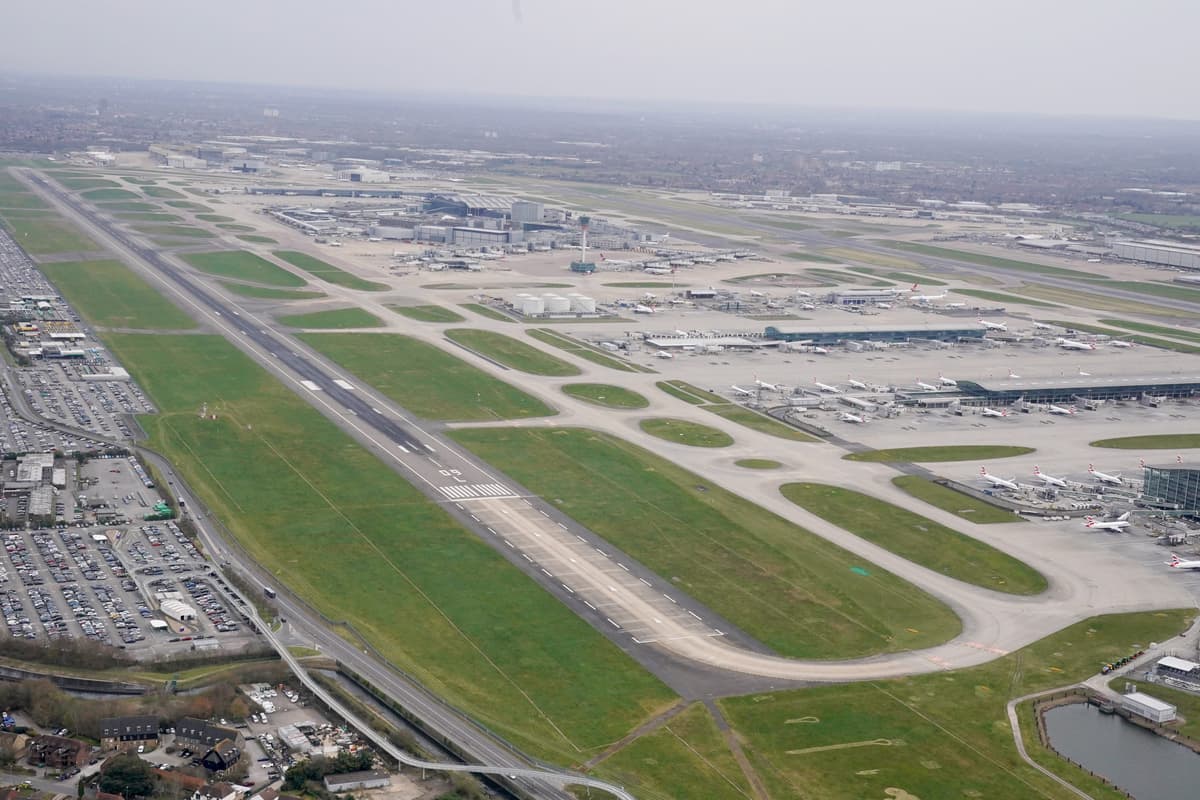 Heathrow expansion would make UK ‘overshoot’ climate targets, report suggests 1 db223789d09ba2d681b5bbe1e0dbf746bf0479b2a0bb9d945f7691e24b00ae4a