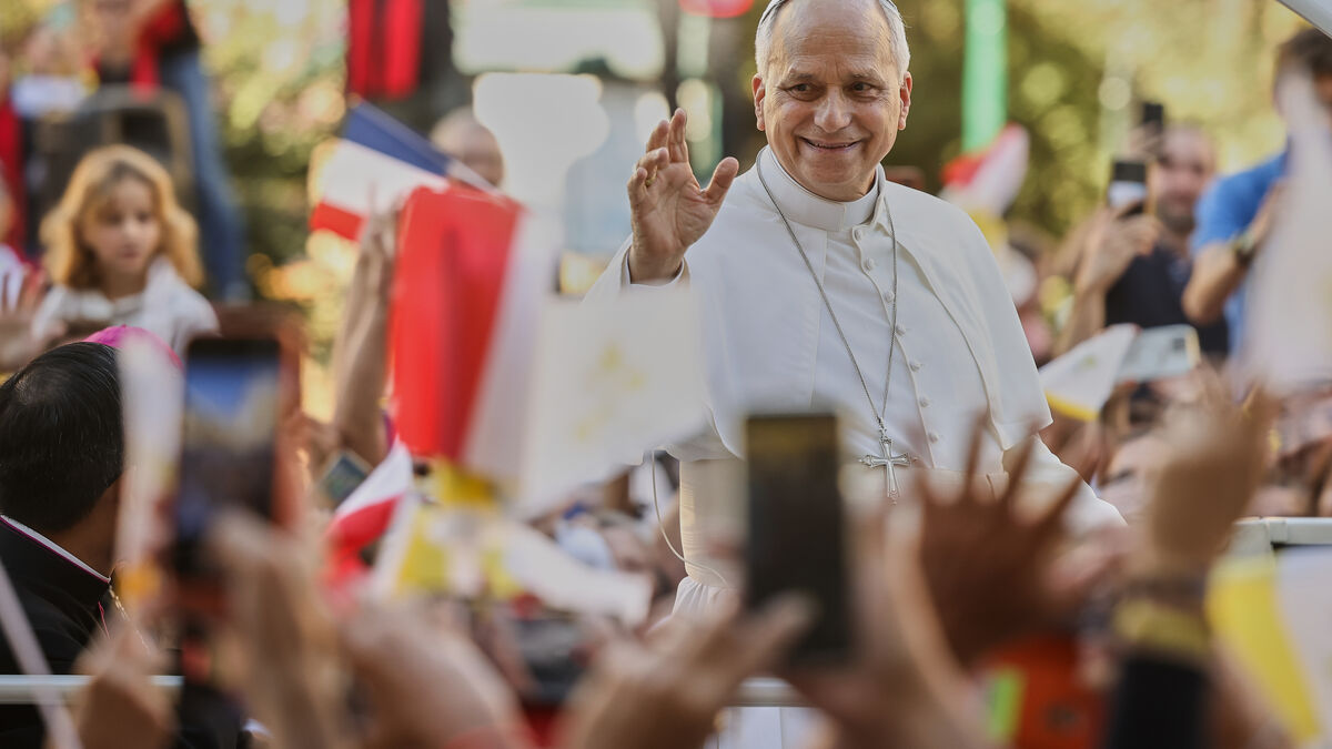 Pope Leo XIV cheered in Paris as he warns AI could create a paradise of machines 1 db5ea16e2c8785bb6fa1ecd21c7cbdc1290a165e1f7b72d5a43ff4e217899f25