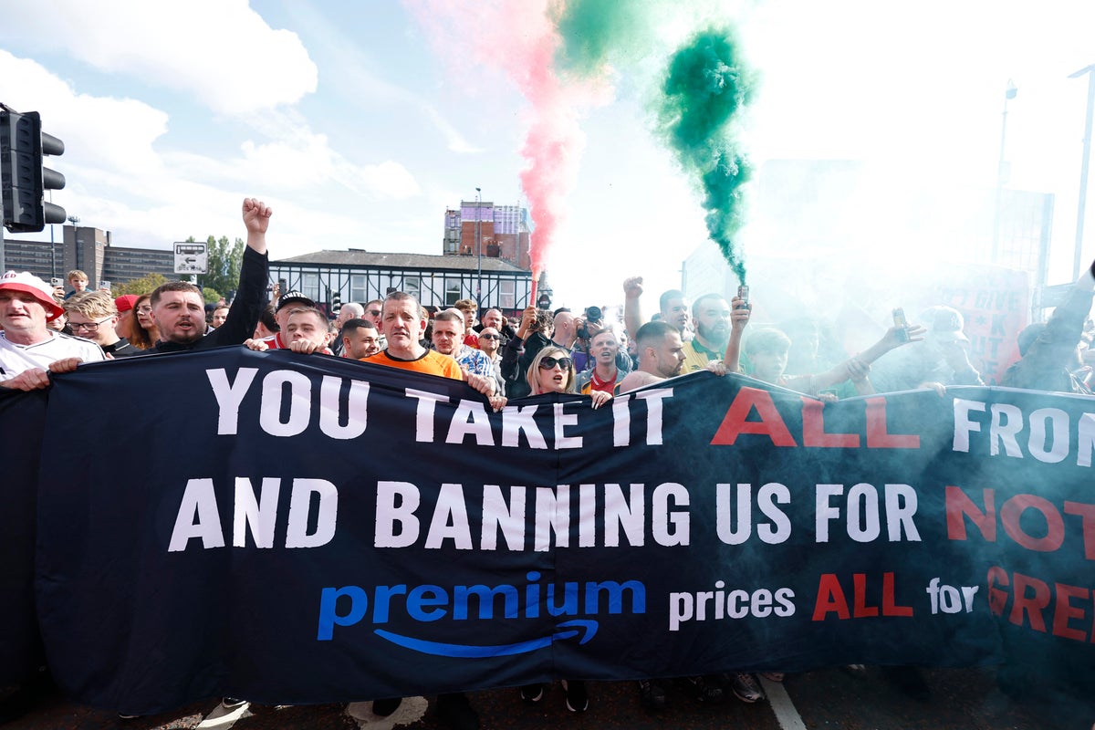 Man United fans protest against season ticket ‘fiasco’ ahead of derby 1 dff58ef1425314723972d5f56fe02495de2bbef834cda81d82256bd8e6f8c062