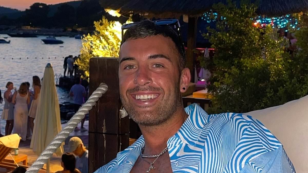 Boss found out what engineer was saying about him behind his back on WhatsApp group chat and fired him - now he has to pay $15,345: 'Extremely insulting' 1 e09fe8b55022b2b951626ab3bd1ed90e47a349871d3d1a55ae30043ed2a60d43