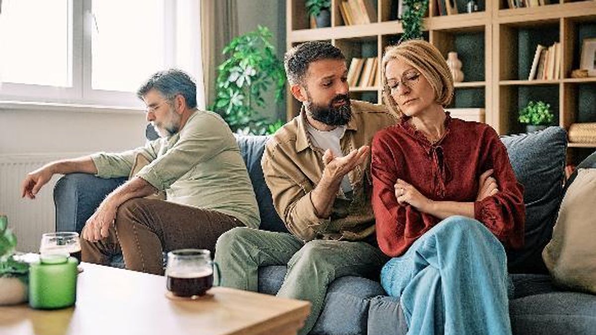 Dear Coleen: My mum is refusing to give my brother's girlfriend a chance 1 e1271ce97ee260bfa8ae45692f82613b73831cebde332fb9106648f5d9cd122a