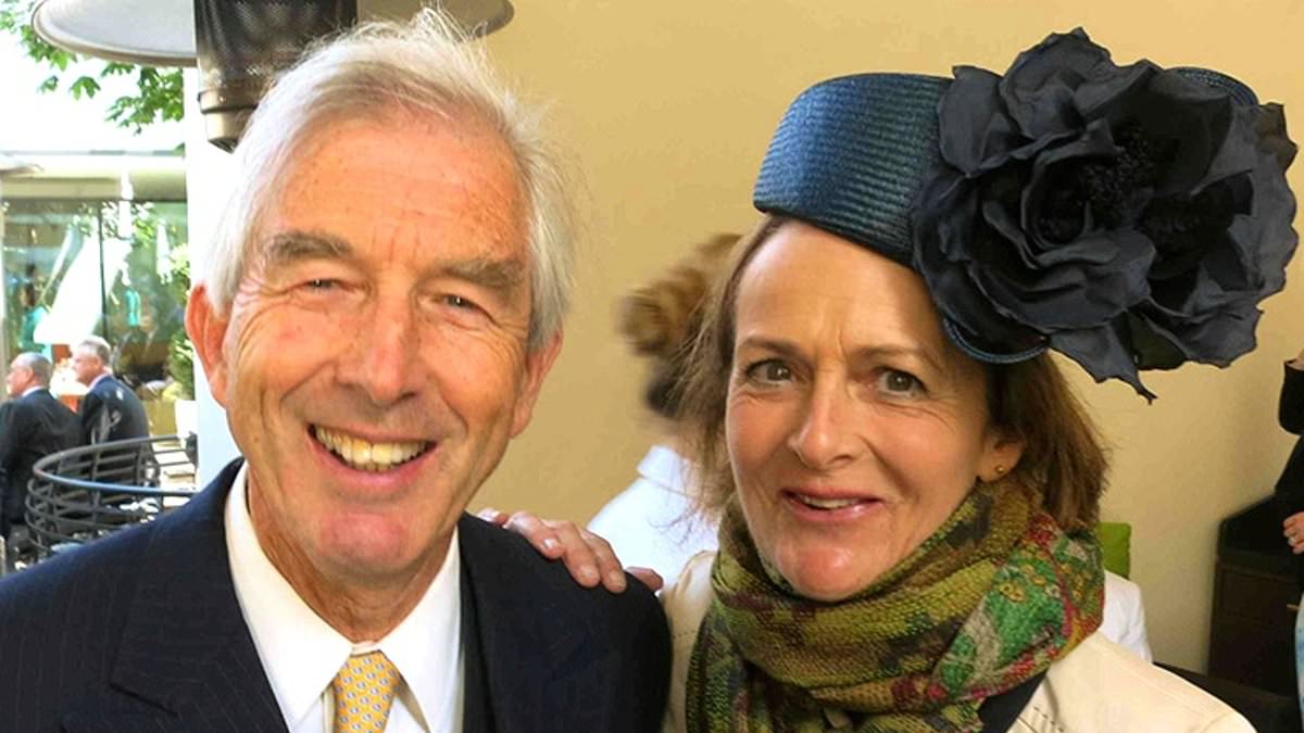 Duke of Somerset's rendez-vous with socialite divorcee sparks rumours pair have rekindled romance after her seven years in exile 1 e23e7f38847c8d260c29d07b03c1c7ec4bac7c6453b8095fdb7717930b20ccc9