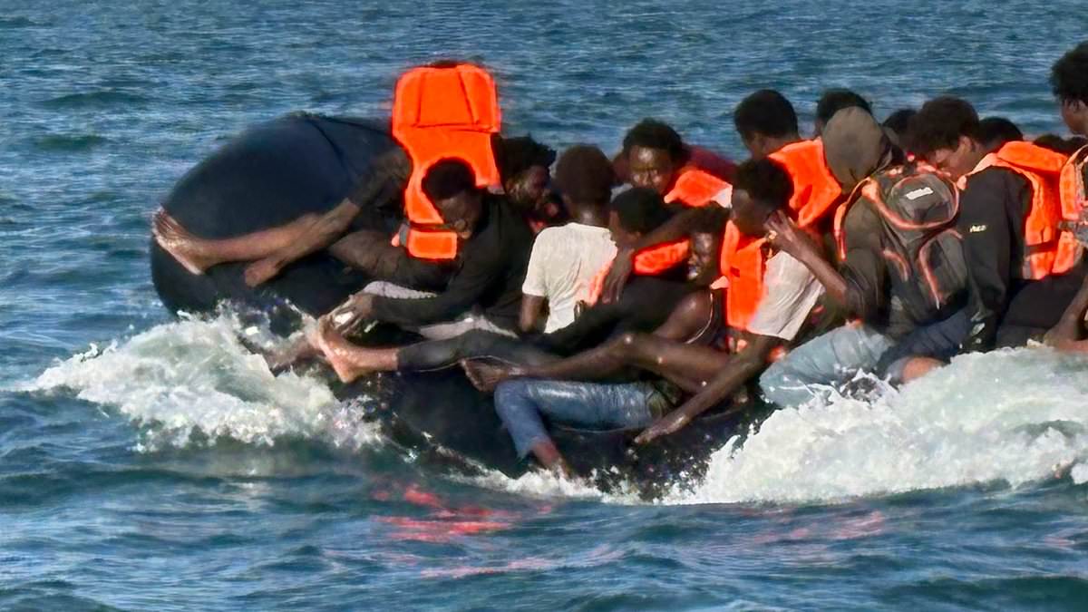 Is that it? Burnham to plead with Macron for more help in stopping the boats after France offers just 45 officers to tackle new mega-dinghies 1 e3ea982837e7fa902bfa40a955889ca61d8edd05ba64c99dff6c567331101d74