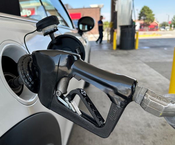Gas Prices Top $4, Set Labor Day Record 1 e475b64002a9c7586d1195d8ac515a758a30c530c2fb730614e9fa47b305621c