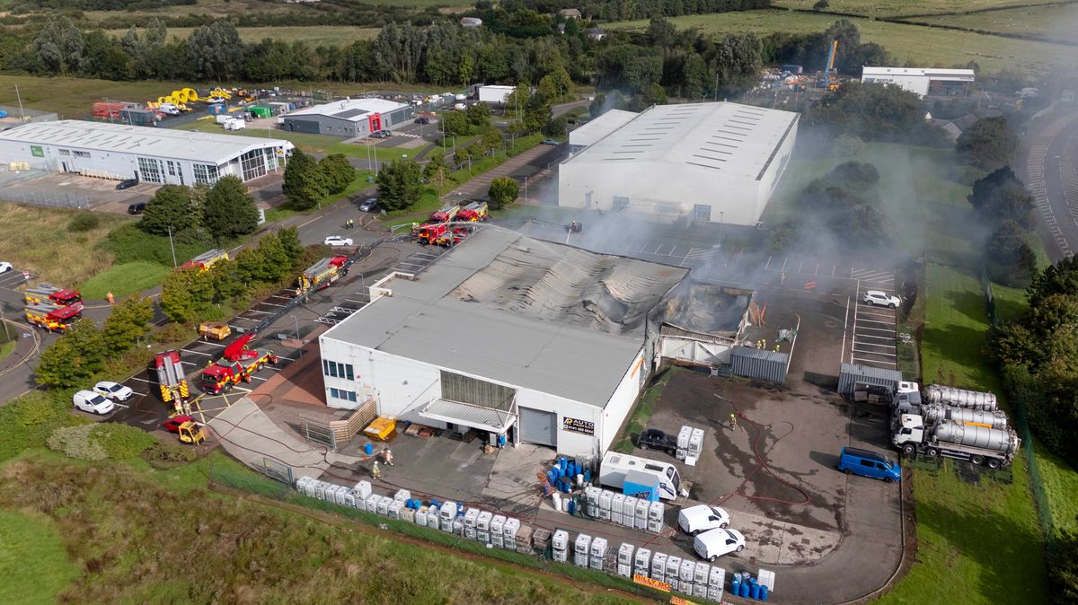 Specialist teams and six fire crews tackling Kilmarnock industrial estate inferno 1 e525fef6a60596c9611e93ce9f1b617256198a497e4a2895cf195e92a78b6a7b