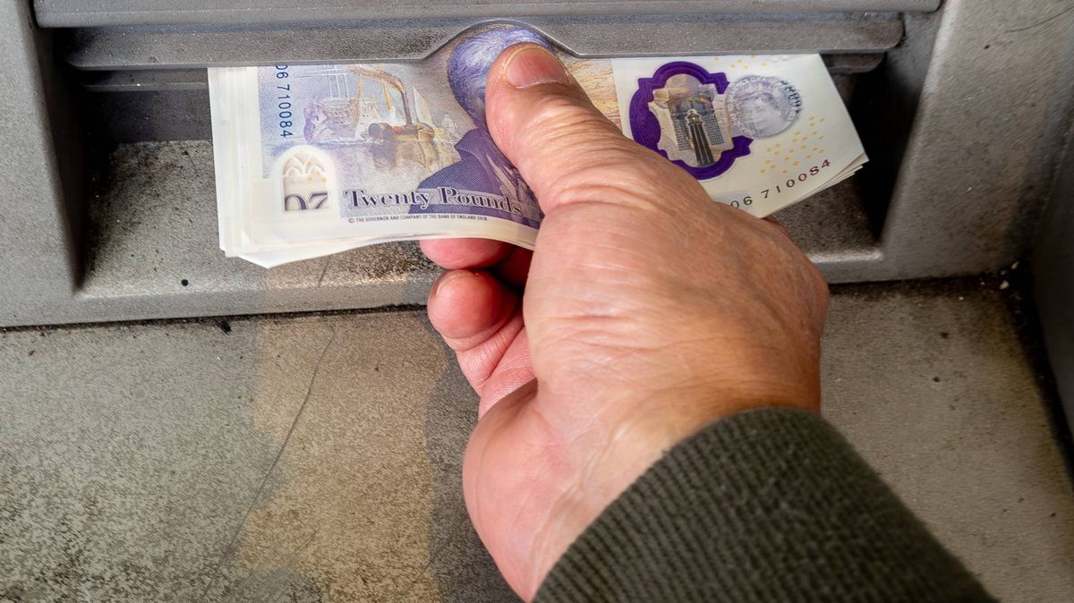 Call to scrap new DWP bank account monitoring powers for people on benefits 1 e553e8298408d7233576c7af7e6b40ac83aa52c7e2efcb146f0566774446b8c6