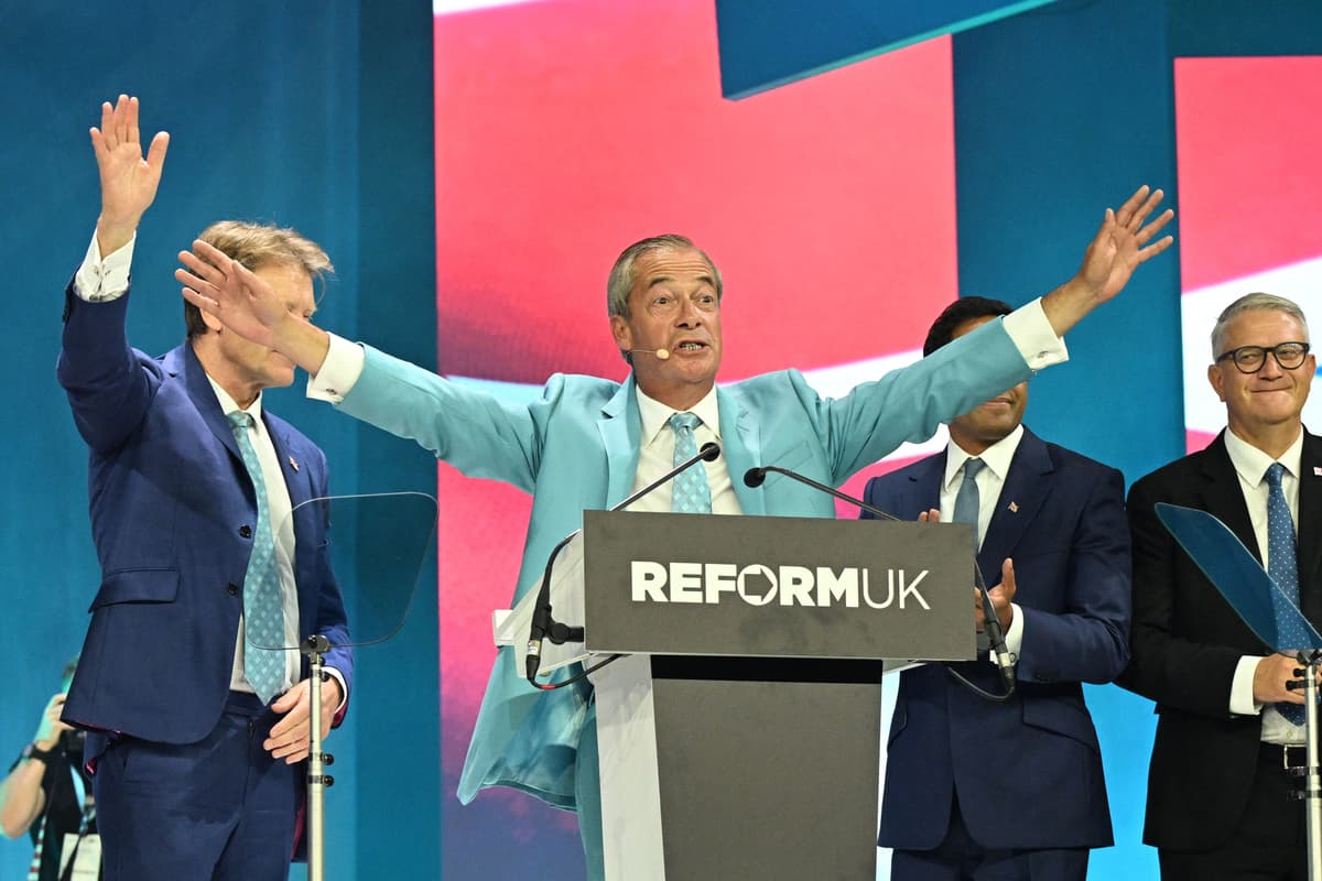Nigel Farage acknowledges Reform UK’s £72m donations may fall foul of law change 1 e6516aa00a142eaa9eb45c94f571bc2c63abe6856a482eb0f1747e16f0900240