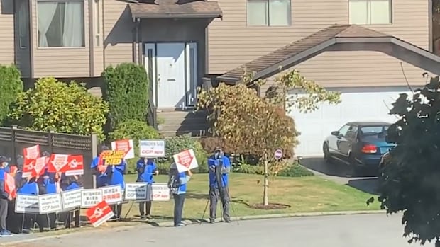 Surrey, B.C., man awarded $275K after 77-day-long protest in front of his home 1 e96bda362feaf6500787e200113ba3511530e200dc59a7a5a10f821fe5d7f559