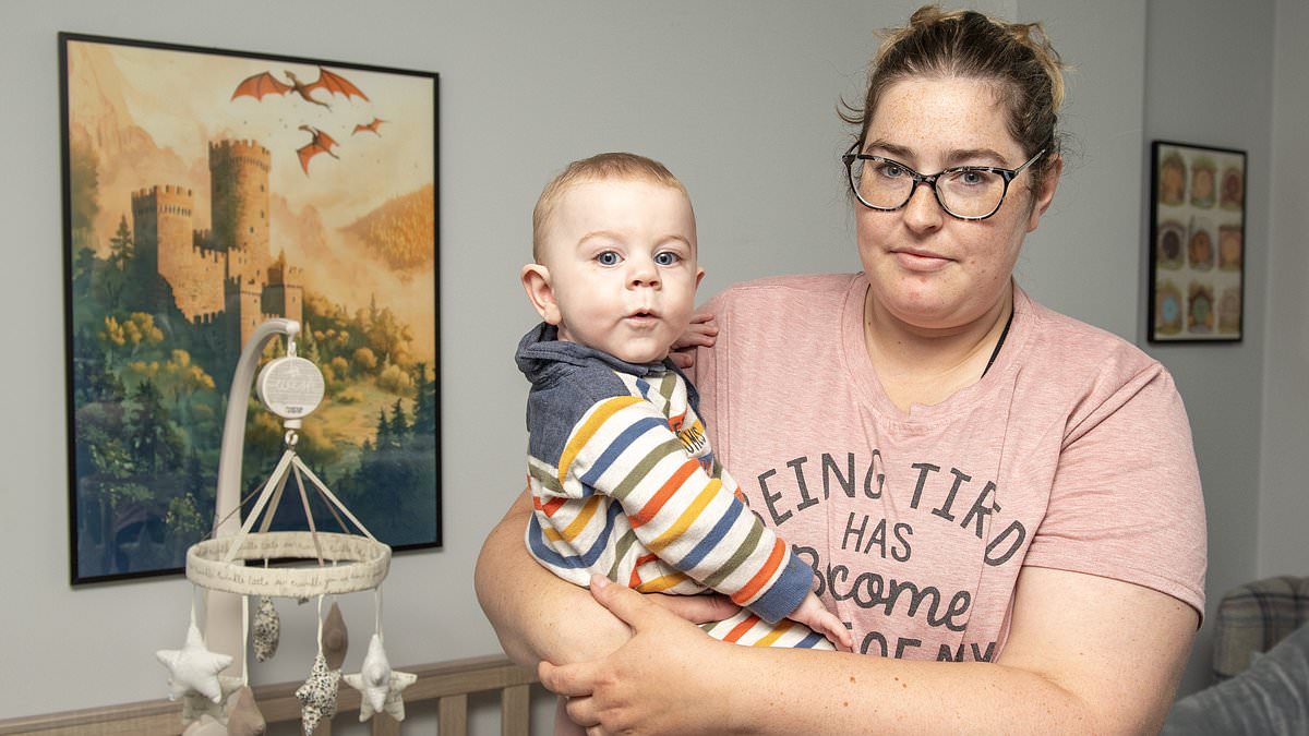 Families in 'unsellable' flats face financial ruin: Residents are washing in buckets at block that's had no gas or hot water for six months - and estate agents warn the value of their properties is 'next to nothing' 1 ed2de6766e729175473e17b42698e782562927a10c0a5a0568c8b0037dbdb5e7
