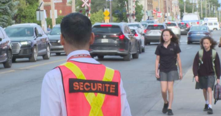 Montreal West parents want crossing guard back at troubled intersection near school 1 effc3876fb262dce2db4b53ff226665d3021f312ca3ca0afe469d00b91cf5186