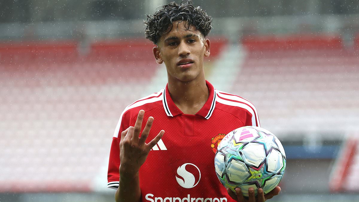 I've seen JJ Gabriel's supreme talent develop first-hand: This is why he MUST be fast-tracked into Man United's squad for the Carabao Cup, the team-mates he's wowing at Carrington and the real reason he's deleted his United photos on Instagram 1 f057cc4a414b737cff5de53e4a4b272cf5a7fa2832ac380e8419382c0d8e1472