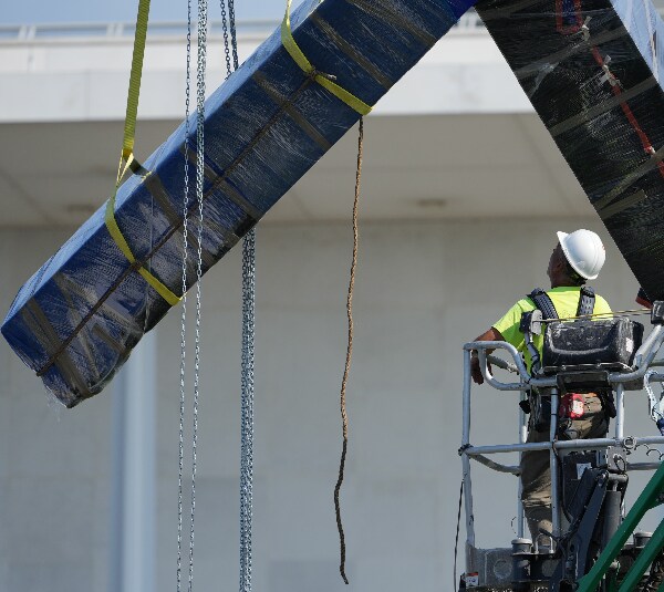 Dismantled Kennedy Center Sculpture Finds New Home at National Gallery 1 f1dd91783e4a7575ff2031bf240f14f37dc646d377116175ea74ffc68210dd78