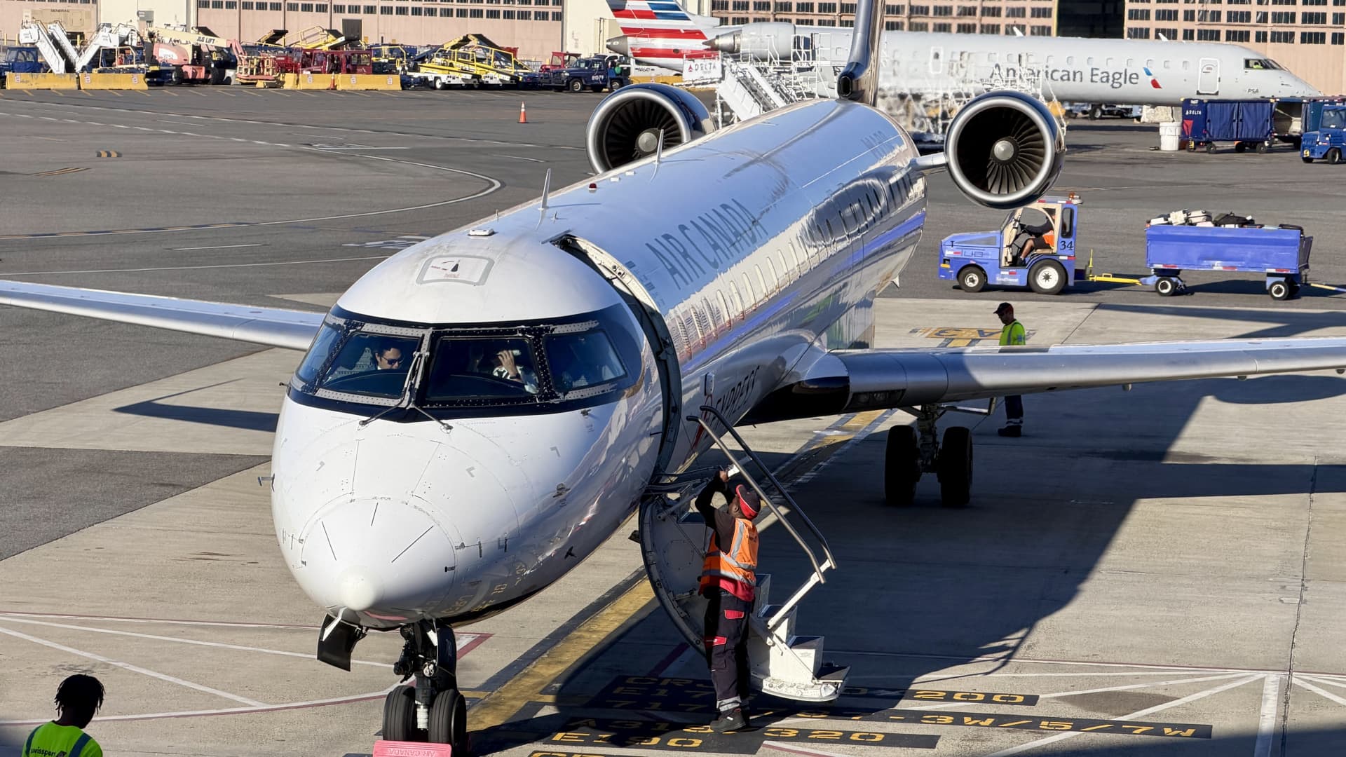 Trump says Bombardier can't sell in U.S. unless Canada aerospace giant builds there 1 f46246904cc7182fa08db80e175562672e7fa3925210d0ba6385f2e5fbdad3d4