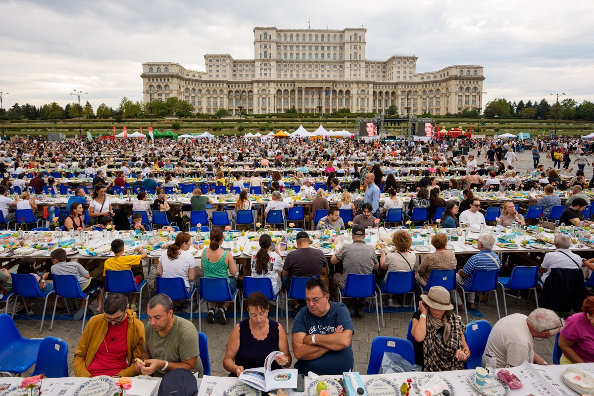 Romania sets Guinness record with miles-long table, raises funds for pediatric psychiatry hospital 1 f76e912062c38454950092cbf33381e448b9fedb220e6df1111ead80c91cf895