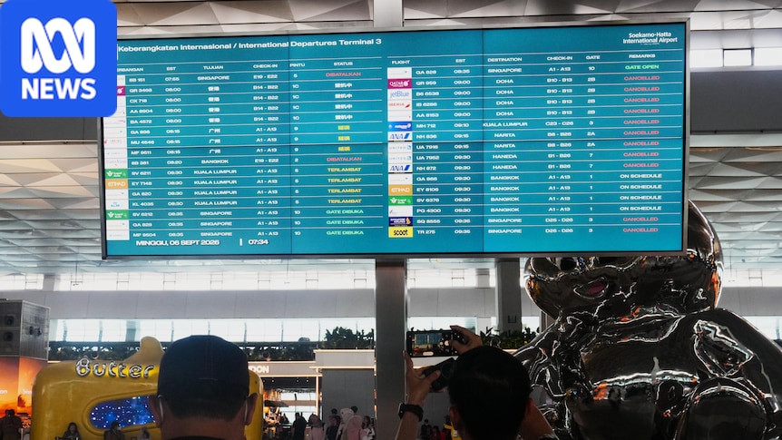 Flights in Indonesia suspended due to volcano Mount Anak Krakatau eruption 1 fa88d205e8c0f3b27f6b854997f0fd2fed3ff1796c6deb2d3bf49a45d5279db3