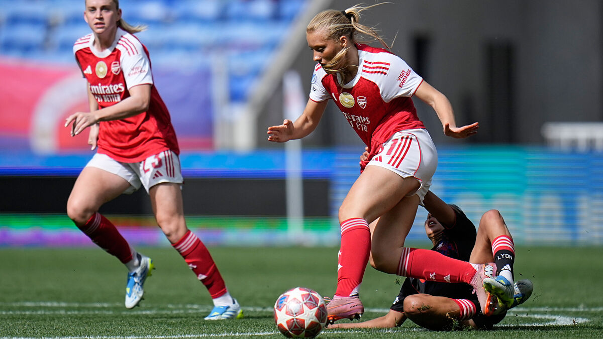 Smilla Holmberg rescues Arsenal with stoppage-time equaliser against Manchester United 1 fc1fe1077332da922bd3914d83234f1abd1d4605b307241cde6af1c9e9b9d999