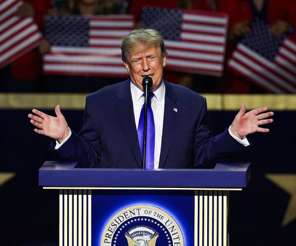 Trump Vows to Deliver $5,000 Dividend: 'I Mean It' 1 fd0a134e33deb02e6cae8da69a495f940ea3fa172ebb9012fbe88d517348c4ea
