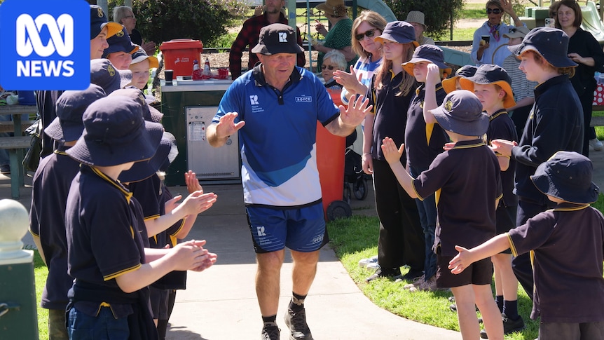 Rugby league legend walks 300km to raise $170,000 for dementia research 1 fe5ccd06d4e19eae4945e3ba165d2fc9341b15238cae8f16d363295a556f302c