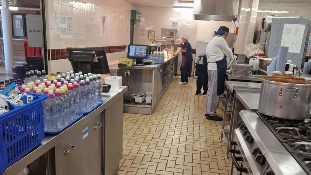 Unions slam staff uncertainty over controversial Stirling school meals changes 1 ff11af40bde8a85b471cb27134004b5a53b66f68d359b98c3c95d25cea81291f
