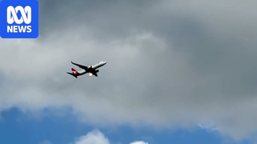 Engine flames from Sydney-bound Qantas flight forces plane to be diverted 1 ff5d5f7bdbb868adb14114c63ecda4a8927fcd0ee848b9a03c23237e3bac11b8