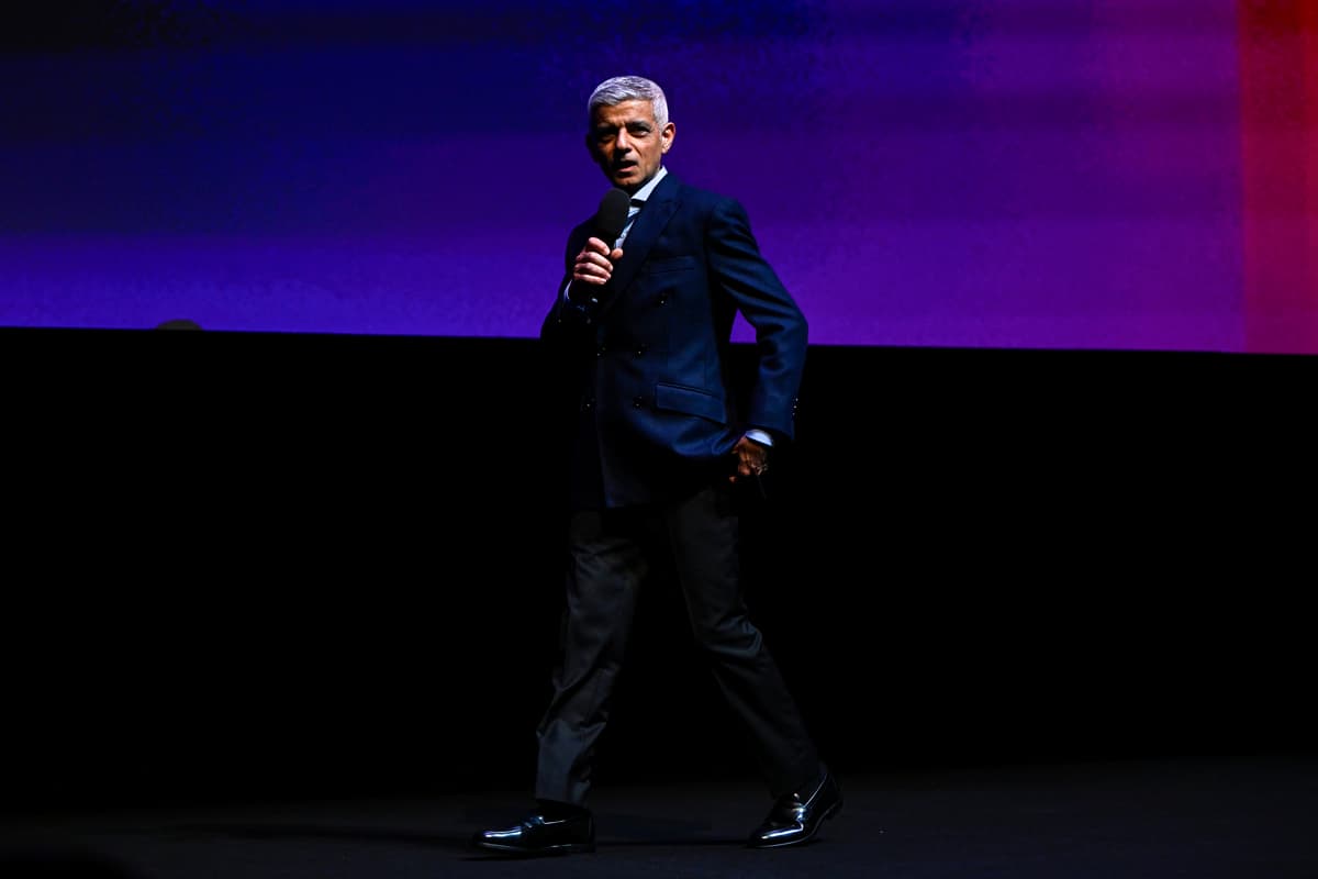 Sadiq Khan announces plan to tackle internet black spots in central London 1 0001160bf21c3020fce4fc10b6a72da0bf8947b75f13d13e350a5de45c1de3e4