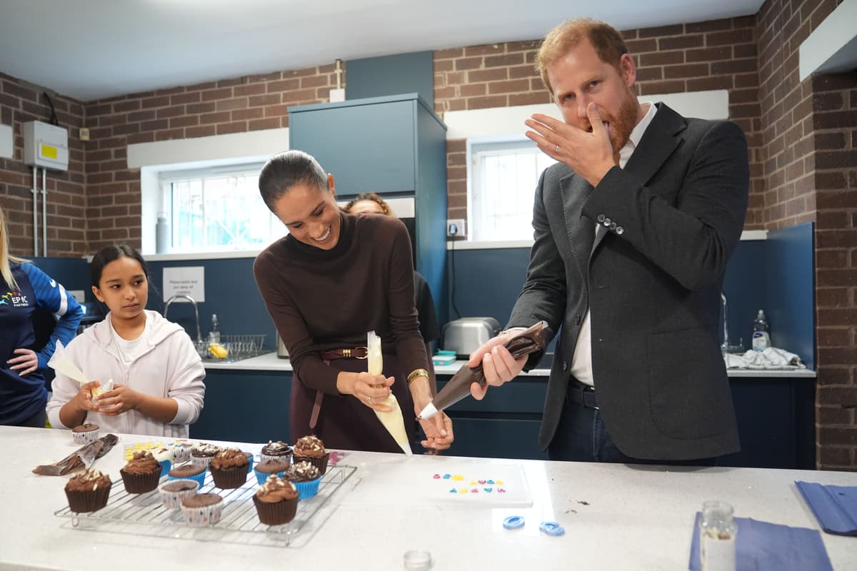 Royal icing proves beyond Harry’s talents as he and Meghan take on cupcakes task 1 06e4ac79f30113faec693d0f4e0e8cde5975c8ea13273a72123e0050bd63cd44
