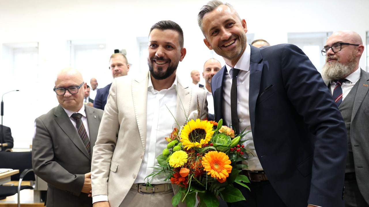 Sachsen-Anhalt: Bundesweit erster AfD-Landtagspräsident in Sachsen-Anhalt gewählt 1 0d4ca8e1e1d62da5dd46f8bbd12f1a8a8aa9d6c03a955125d1fe9e312aecb031