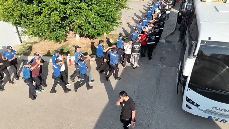 16 aylık takiple 'Yıkamacılar’ çöktü! 11 ildeki operasyonda 73 tutuklama karar 1 100b9eee537e55bbfed008617c136c162e15d79edaad18c9848b1abb1fe87b87