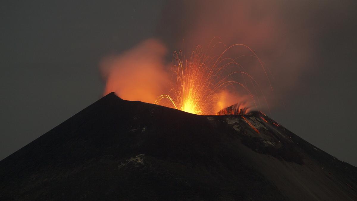New islands appear after Indonesia's Anak Krakatau volcano erupts 1 156cb082e2cab1c468933a5a35b6b892d9e3b38801c09743a05d1d223ca3b6bb