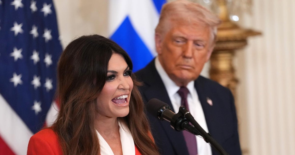 Trump distances himself from Kimberly Guilfoyle: "She wasn't a member of the family" 1 16e1b1211f141fe076b1dc600f987393352175f986e52ae99b75d272f5806af1