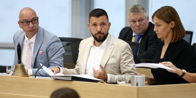 En Allemagne, Tobias Rausch, le candidat investi par l’AfD, va présider le parlement de Saxe-Anhalt, une première pour l’extrême droite depuis 1945 1 2068e9ae9d2be775fe4d809dd23eb5628285f7cce96b56e9e6ffee1daba98e1b