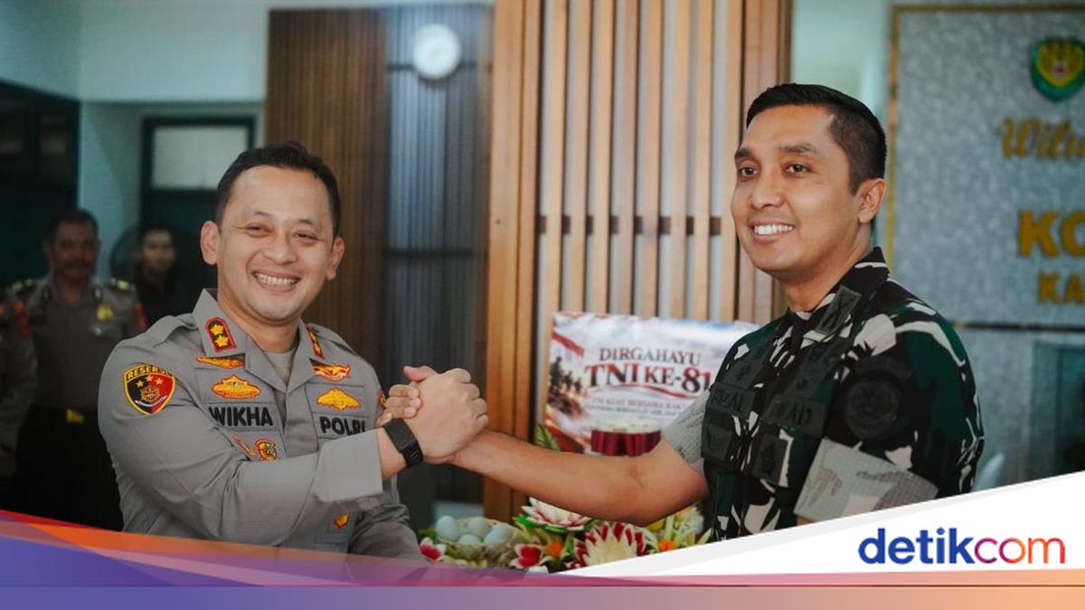 HUT Ke-81 TNI: Kapolres Bogor Beri Kejutan Tumpeng ke Makodim 0621, Eratkan Sinergitas 1 2d3248a5a855837afcecb47b323d7e0a79dae078d56fc777cfd92b0936248f5a