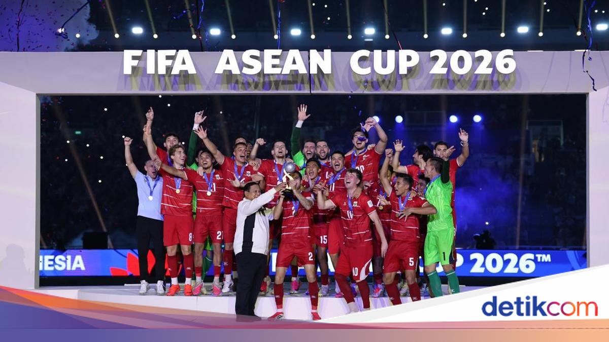 Prabowo dan Presiden FIFA Serahkan Trofi Juara ke Timnas Indonesia 1 3199185185d42a3955ce1c8fe87e254445bb999d382d22c73b64adc41e47c10c