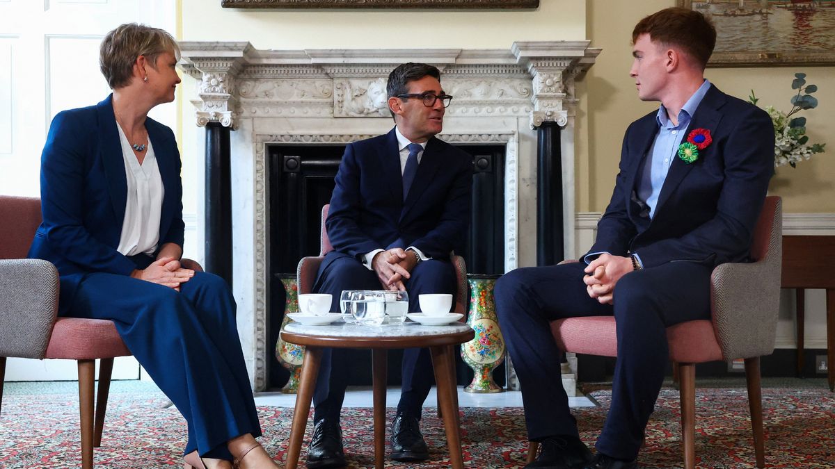 Brain cancer campaigner Archie Goodburn meets Andy Burnham as plans to improve care announced 1 3d3c31e38f648d1ed3ba604d225bf48e637d14809dea708952fea83cec5b26f3