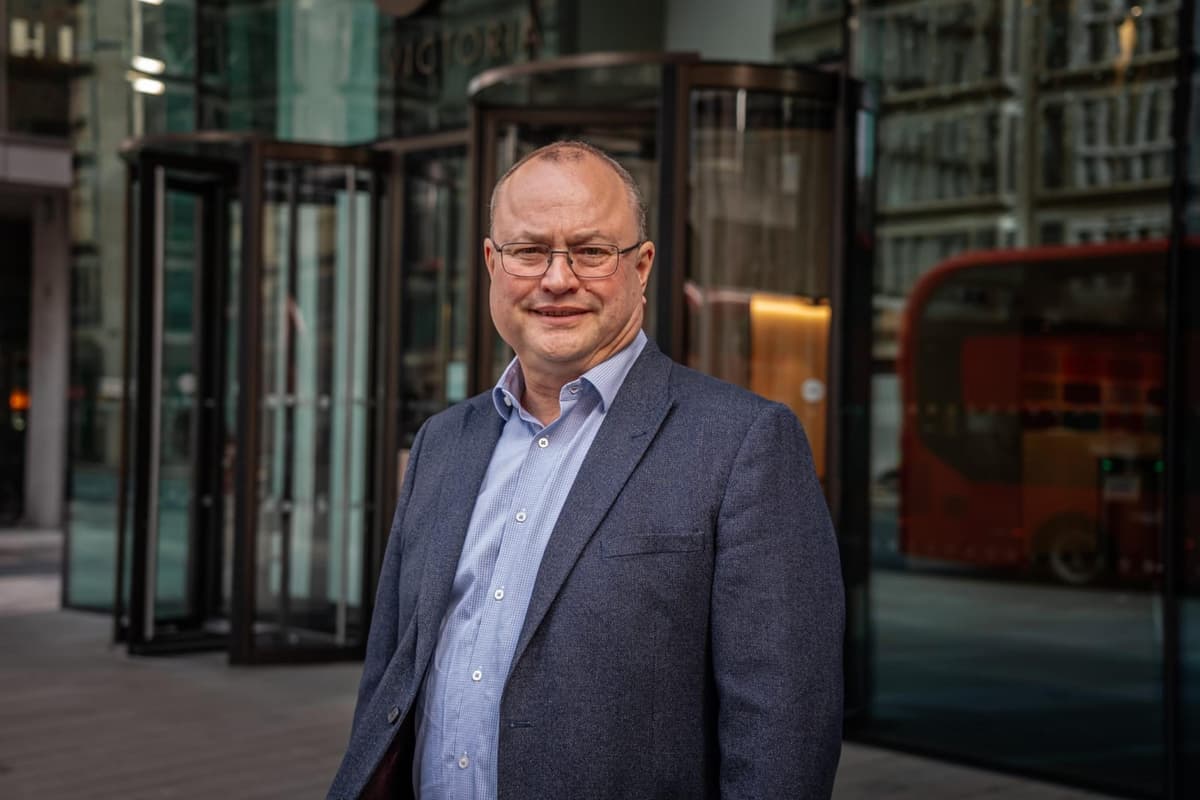 'Offer them two sweeps a week': Westminster council leader hints at cutting street cleaning at Downing Street 1 41a73d4af64e5caa2708d5b58c66abc6f368f946e40b49b0cf8497ff1b146292