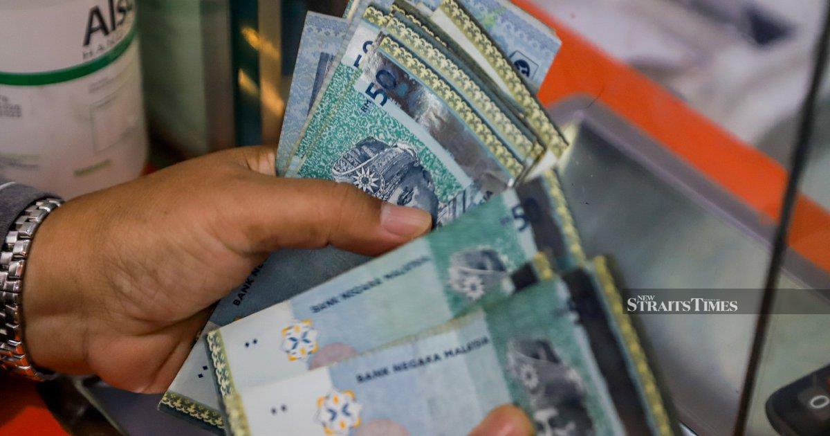 Graduate salary floor must balance pay and jobs, economists say 1 47012e1ed8db4e2490beb39058bb7090228e4d5f367479a5e393beb8f074a430
