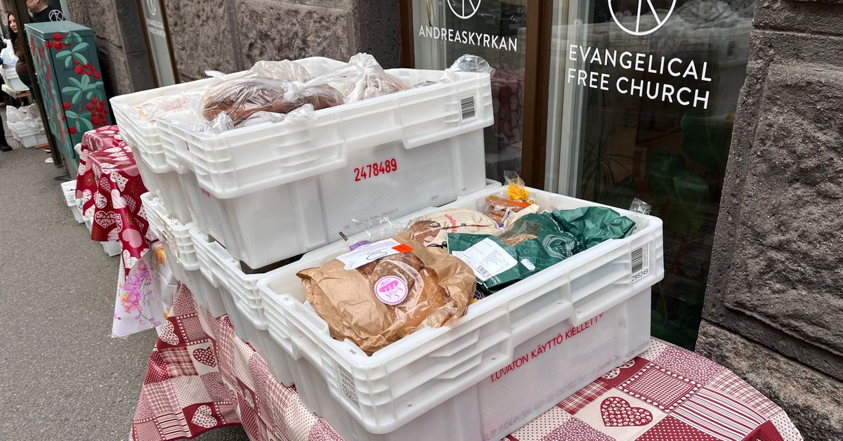 Ruokajonossa Helsingin hienostoalueella käy yhä enemmän lapsiperheitä, kertoo jakelun johtaja 1 4f36c4cbdf21f09a1657f2ea564c7ef25a5bbe7a36b4f29442fe08bd1684ab3a