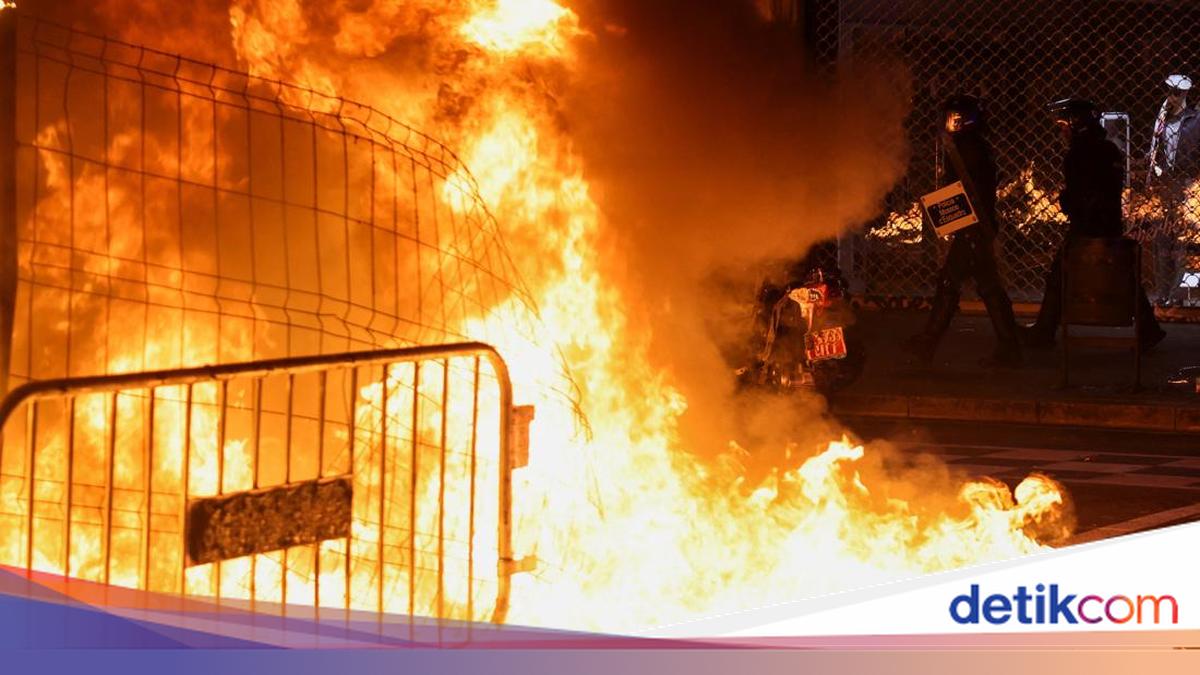 Demo Krisis Perumahan di Barcelona Ricuh, Barikade Terbakar 1 4f37220ba3cf6b8902a4e6d9f67181bd4f0240da1aa178385ab729db8c538d43