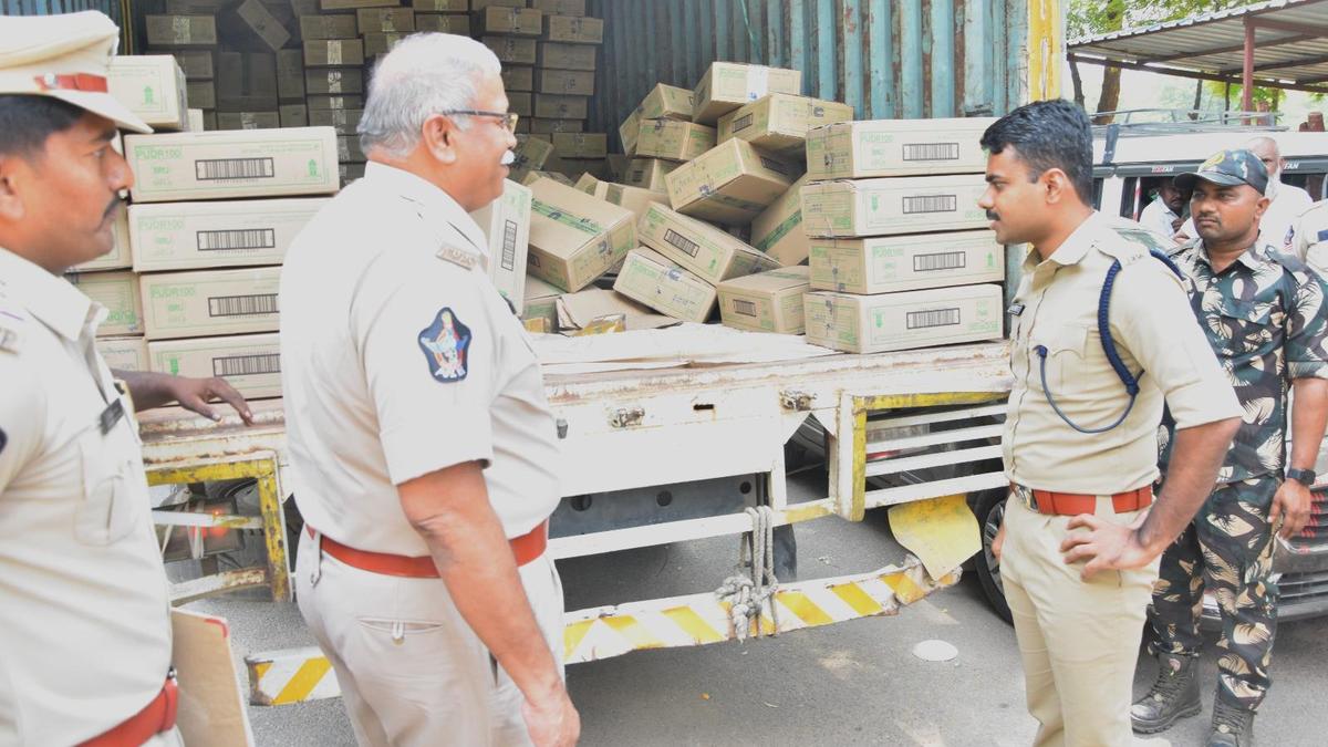 Kadapa police seize 70 red sanders logs worth ₹81 lakh, arrest eight 1 51b5aec3e740c0f9355b57072efcd428dd6c806277301a2e887788b356e8e7c9