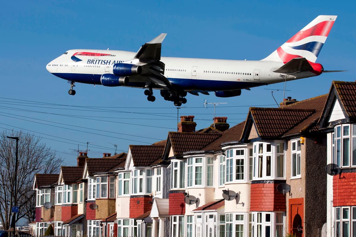 Heathrow chiefs ramp up their campaign to stop Andy Burnham downing plans for third runway 1 566fdd687cfe52e37bfe7a150081db5fb79e47195e27d5f723c8ea36a6dd9bbc 1