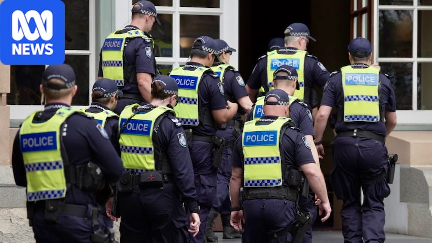 Almost half of Queenslanders don't believe police are honest, report finds 1 5c5c4c80b86ddd72f0e243ca87ab1a478fe5e6d7ef3fc3857a135b0d018ab627
